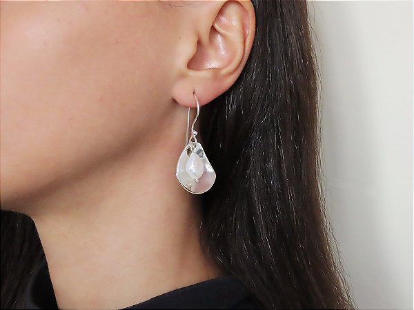 BRINCO GANCHO CONCHA G PÉROLA BIWA