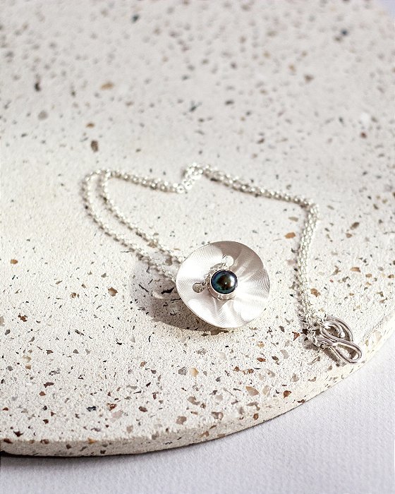 COLAR CORRENTE SHELL PEROLA NEGRA