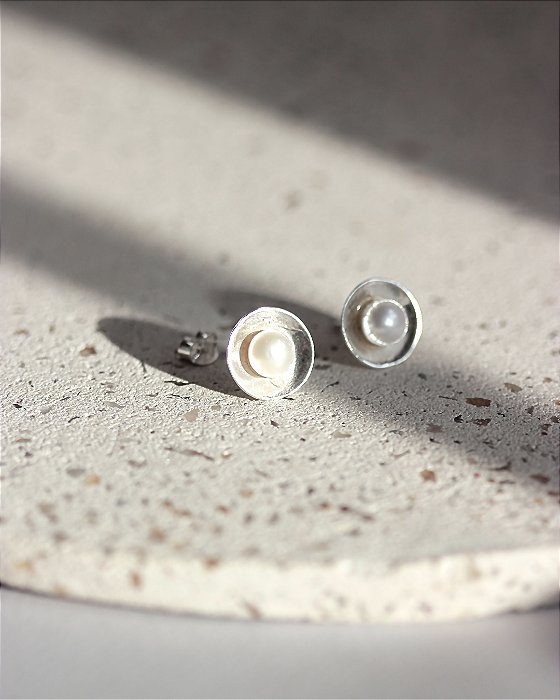 BRINCO PINO CONCHA PÉROLA BIWA