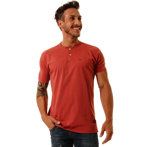 Camiseta Oitavo Ato Henley Vermelho Stone