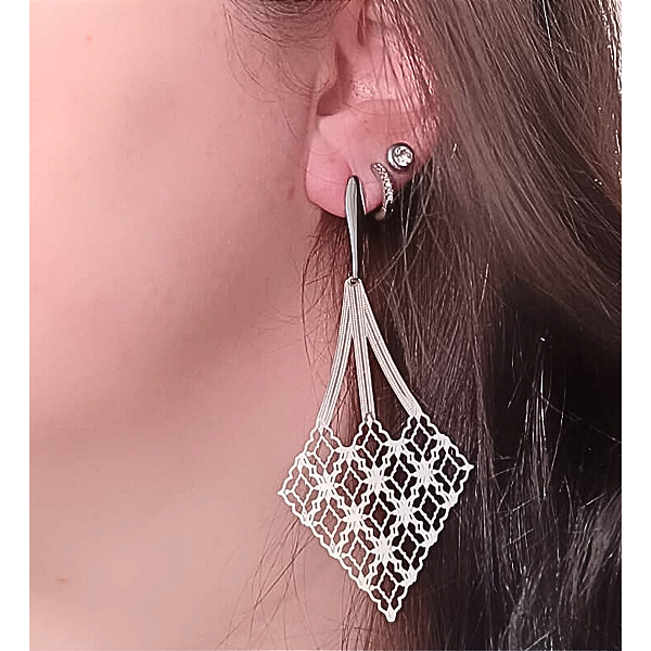 Brinco Losango Lumine em Aço Cirúrgico