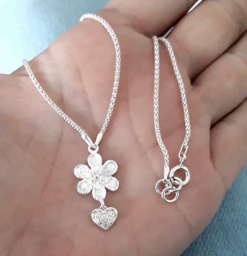 COLAR CHOKER DE PRATA FLORES DO AMOR