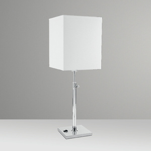 Abajur de Mesa Golden Art Slim Telescópico em Latão com Base Quadrada e Interruptor e Lâmpada E27 Altura Ajustável 55–64cm M605LT