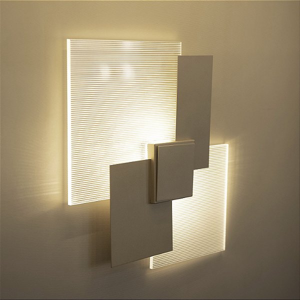 Arandela Metal Domado 6583 Almenara Scult Fita LED 3,6W 3000K 38,5x38,5x4,5cm Alumínio e Acrílico Frisado Bivolt