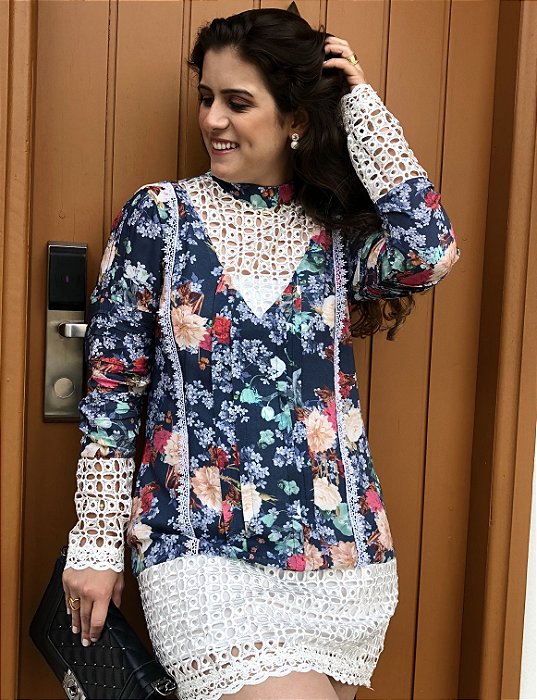 vestido florido com renda