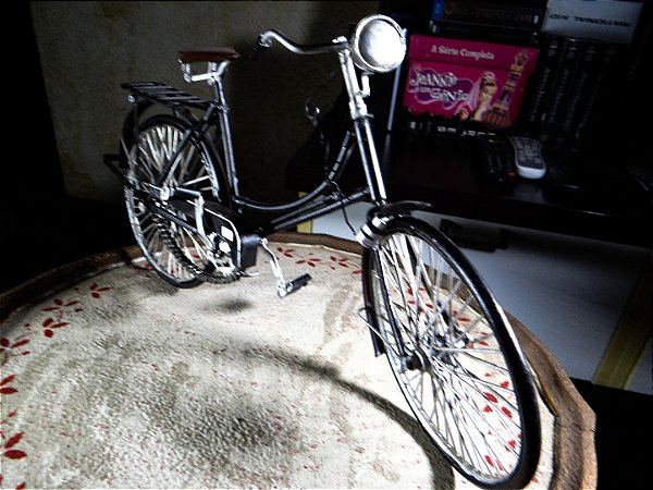 Réplica Bicicleta Metal Vintage sem Acionamento Roda