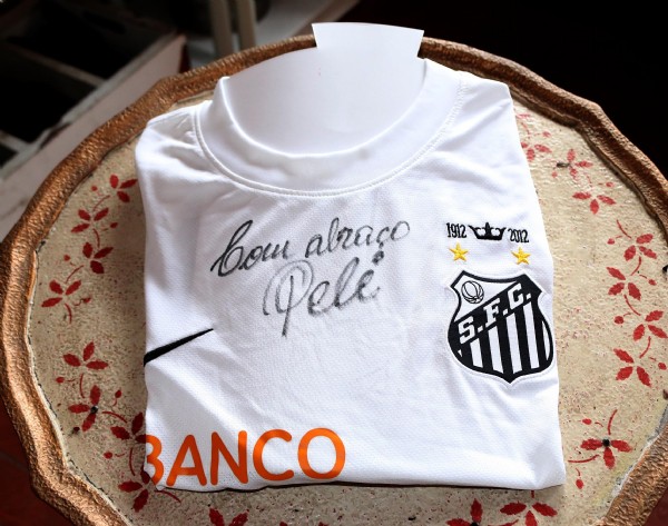 Autógrafo PELÉ em camiseta dos Meninos da Vila do Santos