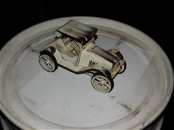 Miniatura CALHAMBEQUE Artesanal feita de Metal e Borracha