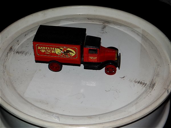 Miniatura Caminhão 1931 Hawkeye Busch BUDWEISER  em metal e borracha