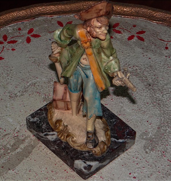 Figura de Resina PIRATA Pintado à Mão