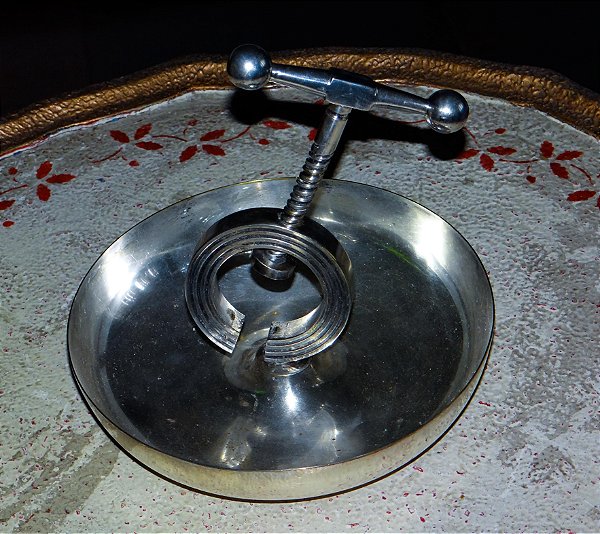 Quebra Nozes Metal Espessurado a Prata