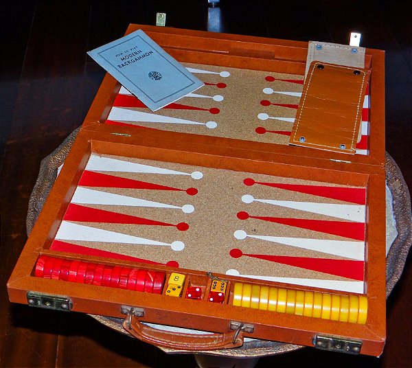 Jogo de GAMÃO Vintage com acessórios e manual