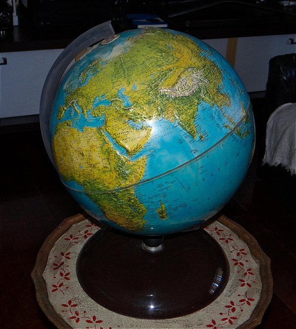 Globo Cartográfico de Biblioteca Cordilheiras em Relevo