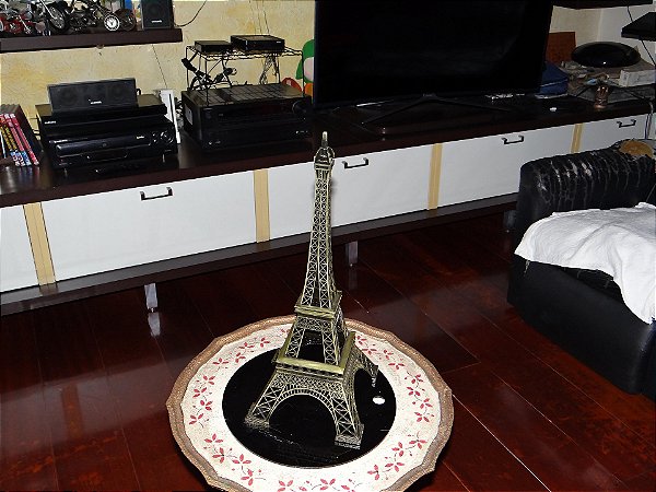 Objeto decorativo TORRE EIFFEL em metal com 2 módulos de encaixe