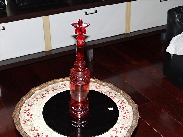 Garrafa Whisky vermelha com tampa ESTRELA
