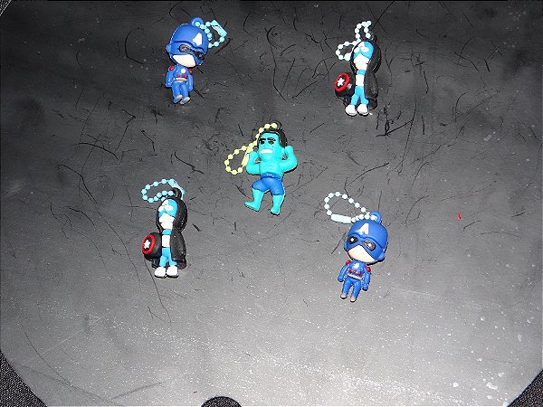 Kit chaveiros CAPITÃO AMÉRICA E HULK com 5 Pendants