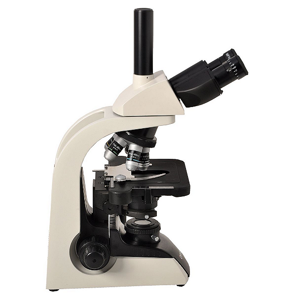 Microscópio Biológico Trinocular com Cinco Objetivas e Aumentos de 40x, 100x, 200x, 400x e 1000x Objetiva Plana Infinita e Iluminação LED 5W - TNB-41T-PL