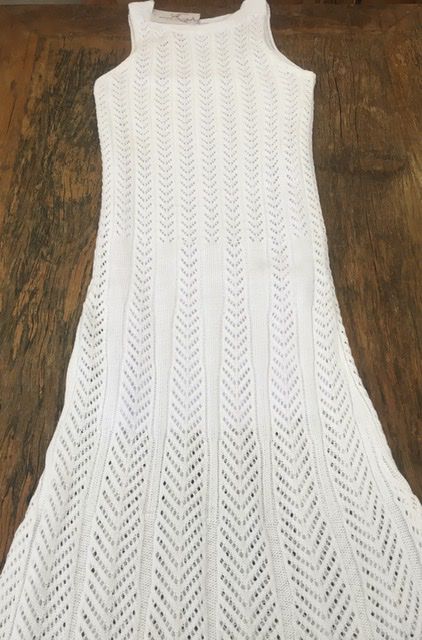 vestido branco de tricô