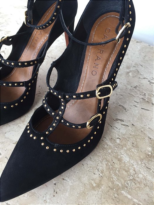 scarpin com tachinhas