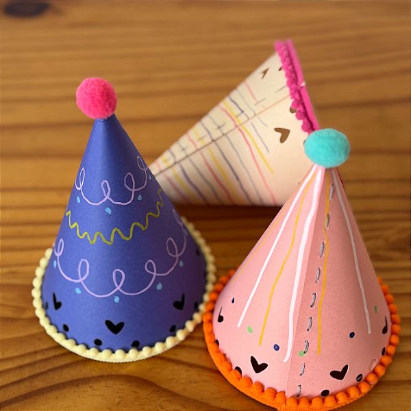 Chapéu Decorativo de Papel com Pompom