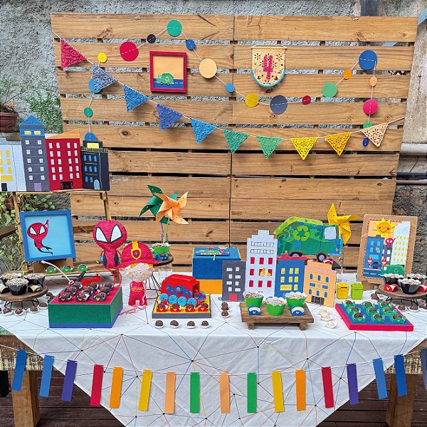 Homem Aranha, o Bombeiro e o Caminhão de lixo