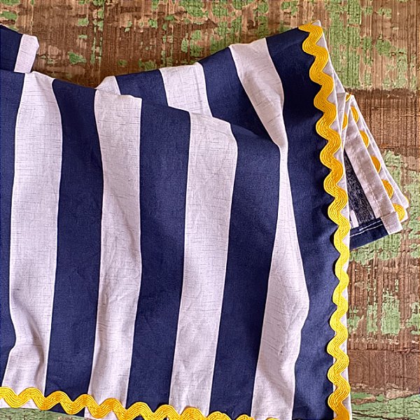Toalha de Mesa Tricoline Listrada com detalhe na barra – 1,45 x 1,45 m