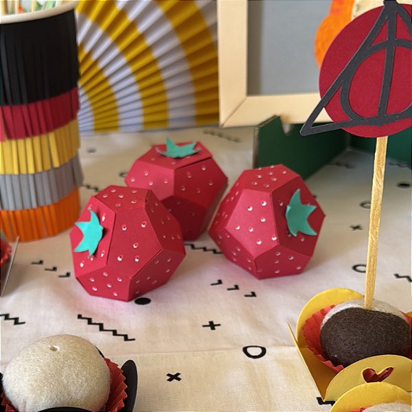 Morangos 3D em Papel – Kit com 3 unidades