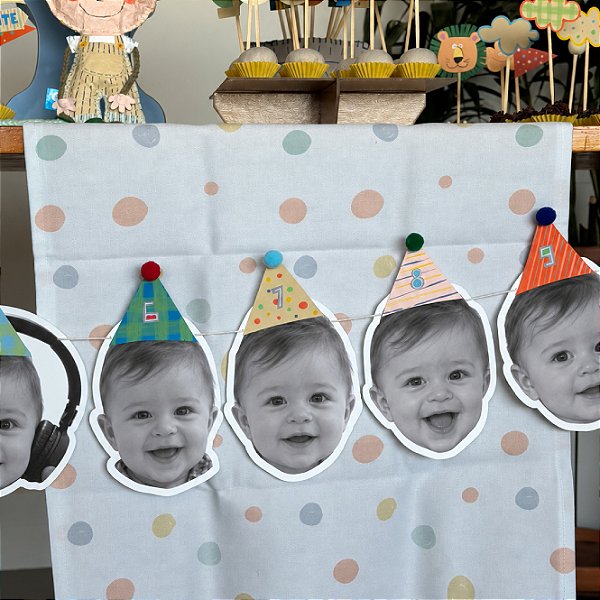 Cordão de Fotos Mês a Mês com Chapéus