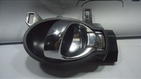 Maçaneta Interna Traseira Esquerda Nissan Versa 15/16