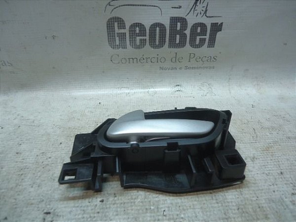 Maçaneta Interna Traseira Esquerda Peugeot 2008 17/17