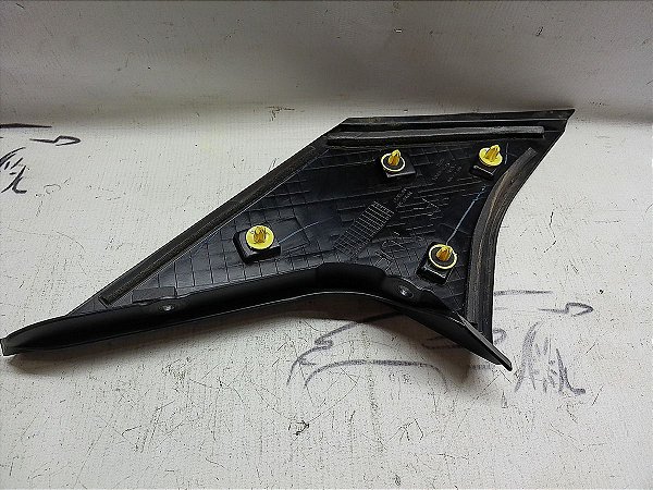 Acabamento Externo Porta Traseira Direita Nissan Kicks 2018