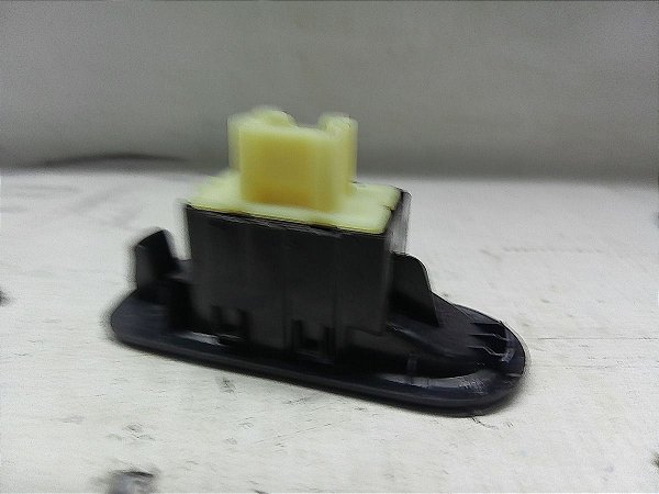 Botao Vidro Traseiro Esquerdo Renault Oroch 17 18 19 20