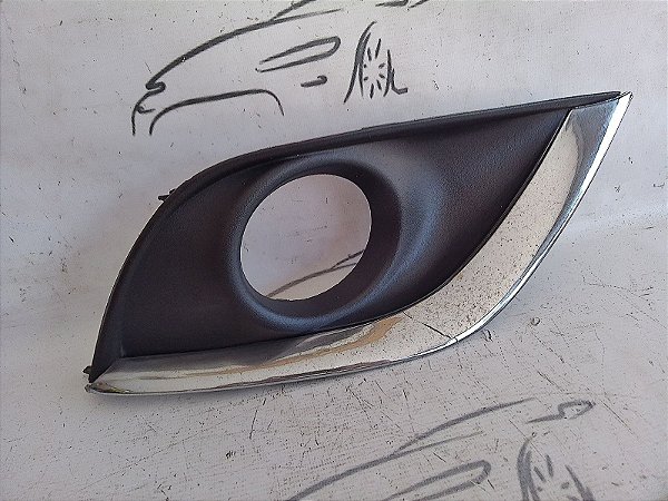 MOLDURA CROMADA FAROL MILHA DIREITA NISSAN VERSA 17 18 19 20