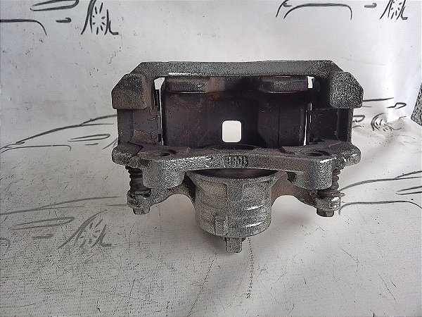 PINCA FREIO DIANTEIRO ESQUERDO  NISSAN VERSA 17 18 19 20