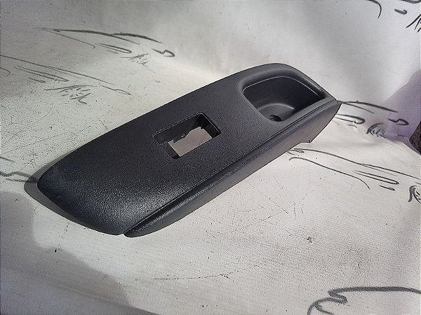 MOLDURA COMANDO VIDRO FORRO TRAS DIR NISSAN VERSA 17 18 19
