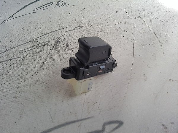 BOTAO COMANDO VIDRO TRASEIRO DIR. NISSAN VERSA 17 18 19 20