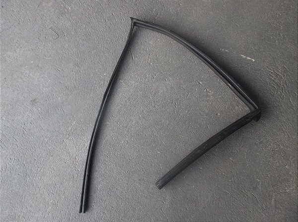 Borracha Contorno Vidro Traseiro Direito Nissan Versa 19/20