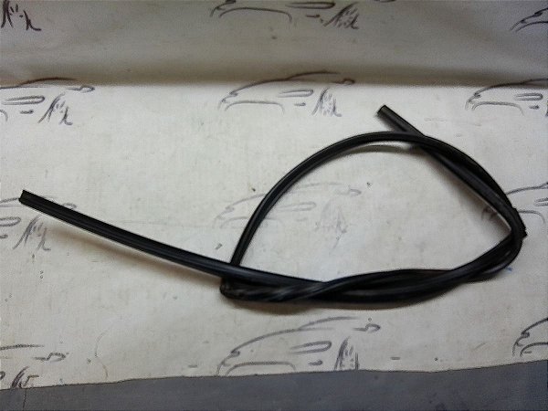 Borracha Contorno Vidro Traseira Esquerda Yaris Xls 19/20
