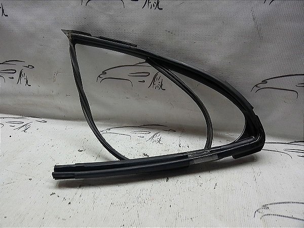 Borracha Contorno Vidro Traseiro Direito Nissan Kicks 19/20