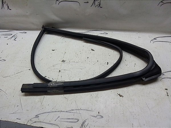 Borracha Contorno Vidro Traseiro Esq Nissan Kicks 19/20