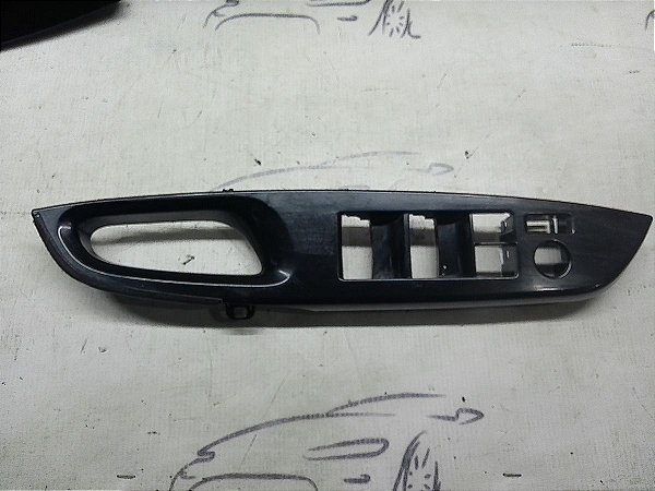 Moldura Comando Vidro Dianteiro Esque Toyota Yaris Xls 19/20