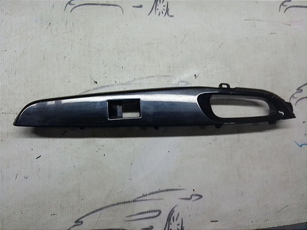 Moldura Comando Vidro Traseiro Esquer Toyota Yaris Xls 19/20