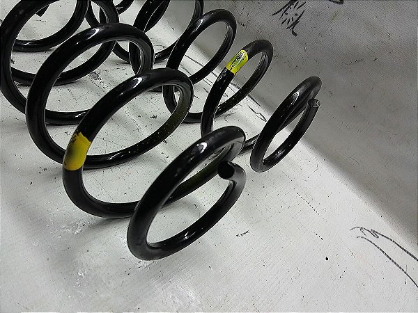 Par Mola Molas Traseira Yaris 2023 165km Rodado Originais