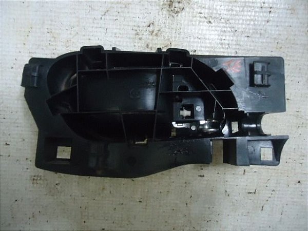 Maçaneta Int Porta Traseira Esq  Peugeot 2008 15/16