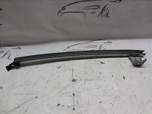 Canaleta Do Vidro Dianteiro Direito Nissan Kicks 19/20