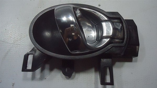 Maçaneta Interna Dianteira Direita Nissan Versa 15/16