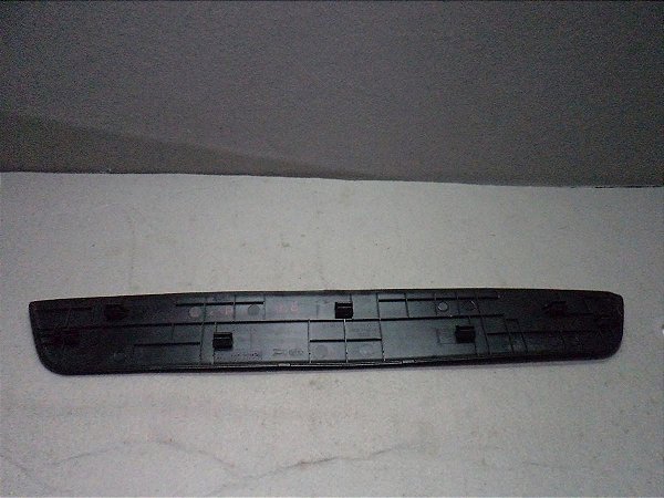 Soleira Dianteira Esquerda Kia Cerato 13/14