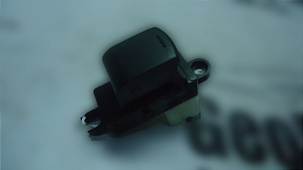 Botao Comando De Vidro Dianteiro Direito Nissan March 2018
