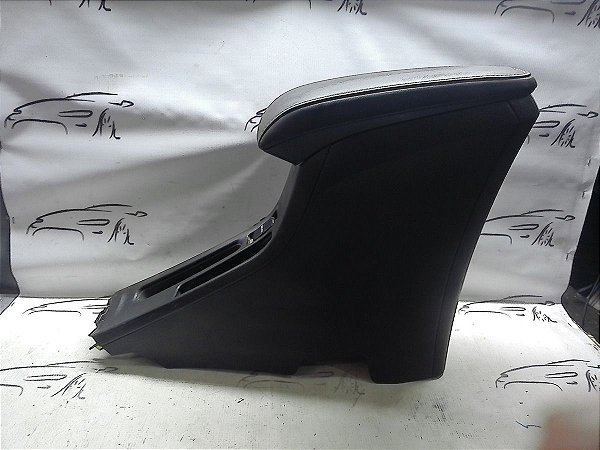 Apoio Braço Porta Treco Tomada 12v Toyota Yaris Xls 19/20