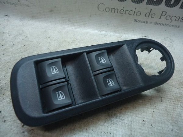 Botao Comando Vidro Dianteiro Esquerdo Renault Duster 17/18